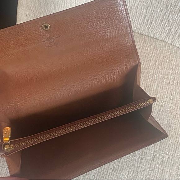 Louis Vuitton Monogram Sarah Wallet beautiful used condition - Picture 9 of 12